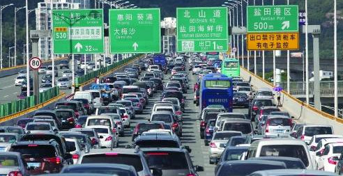 下午2点上罗沙路到4点还未到大鹏！东部景区方向真堵