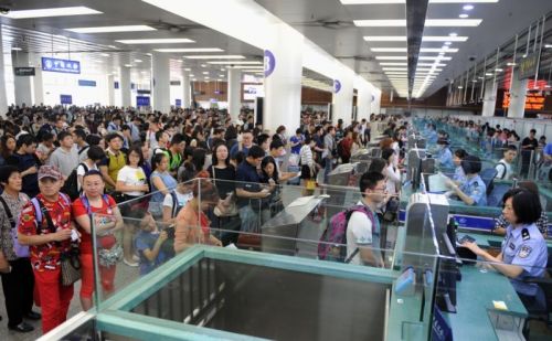 单日深圳各口岸客流达84.7万
