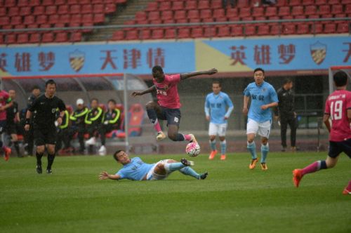 雨战击败领头羊 深足拿下最难打客场