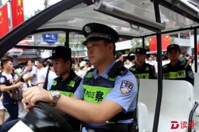 深圳青年警察风采 | 东门步行街的保护神患病13年却仍坚...