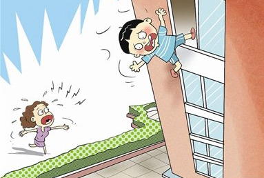 好惊险！2岁多孙子醒来不见奶奶，竟爬上防盗网悬空在7楼