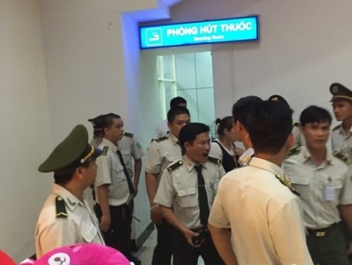 越南机场承认保安殴打中国游客 但否认索要小费 