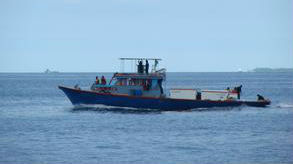 一艘中国渔船在东海海域被外轮撞沉 19人落水 17人下落不明