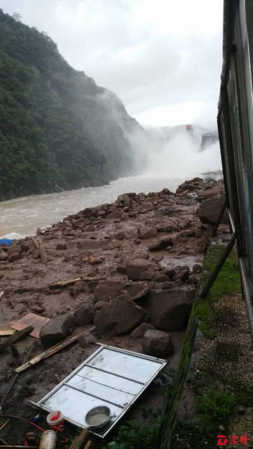 8日5时许,福建三明市泰宁县开善乡发生山体滑坡,造成池潭水电厂1座