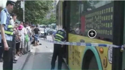 初三学生被卷入公交车底身亡  交警认定司机有严重过错