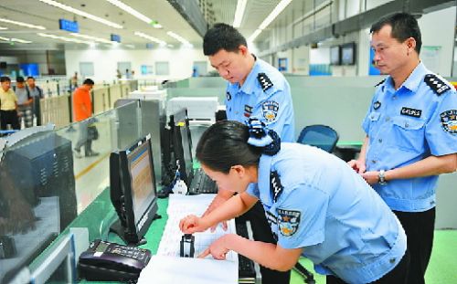 警察蜀黍帮精神异常男子找到家人