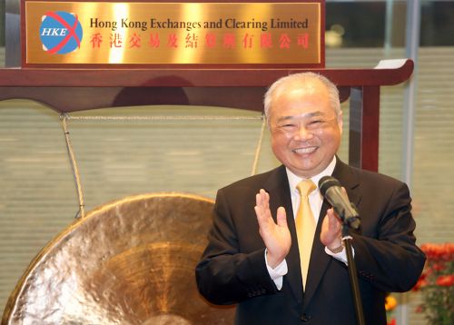 梁振英书面核准委任周松岗再度出任港交所主席