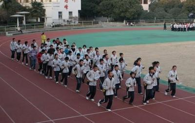 广州一中学生长跑训练后身亡 学校被判担责一成