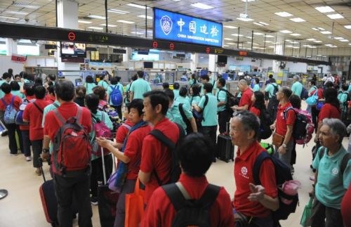 香港义工千人大型团肇庆参观访问 深圳皇岗边检站高效通关