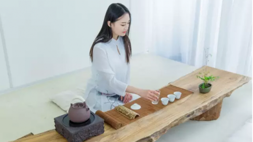 花3万元装修，破旧出租屋竟美成这样！这90后姑娘太能干了
