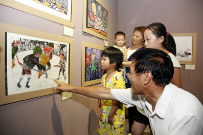 第七届“海峡两岸少儿美术大展·台北展”开幕