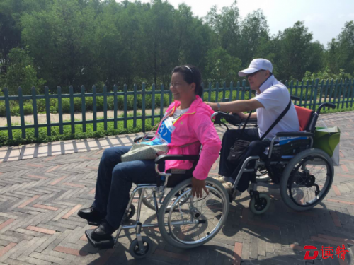 谁说奔跑一定要用腿？深圳湾畔，他们在轮椅上乐跑无障碍 