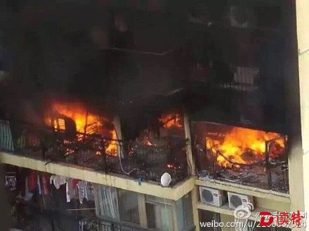 深圳丹竹头英郡年华小区突发火灾
