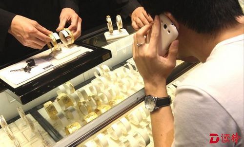 内地访客少了，他们花的钱也少了，香港黄金销售遭遇“严寒”