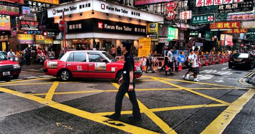 在香港不好好走路最高被罚2000元