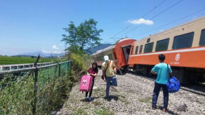 台湾发生列车出轨事故，幸无乘客受伤