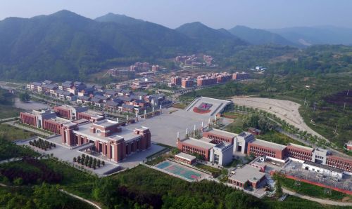 照金：群众支持赢得“两点一存” 