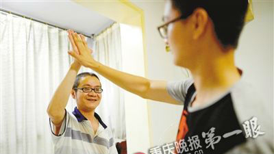 44岁老爸28年后再战高考：要激励儿子和学生