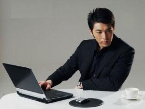 人均工作时间长 香港著名传媒人查小欣也吐槽
