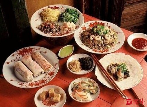 高考健康饮食重在科学搭配、丰富多样，切忌过量和油腻