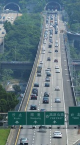 端午节台湾高速公路大塞车