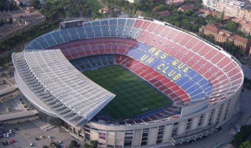 Camp Nou 诺坎普体育场是位于加泰罗尼亚首都巴塞罗那市内的足球场，属于西甲球队巴塞罗那的主场，是世界上最为人熟悉的足球场之一。入座量高达99,354 人，是全欧洲最大的足球场，在1998年至99年赛季被欧洲足联选为五星级球场。