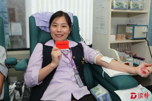 采血车开进企业 市民献血一次终身免费用血