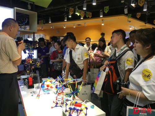 台湾学子慕名参观华强北  创客产品令人大开眼界