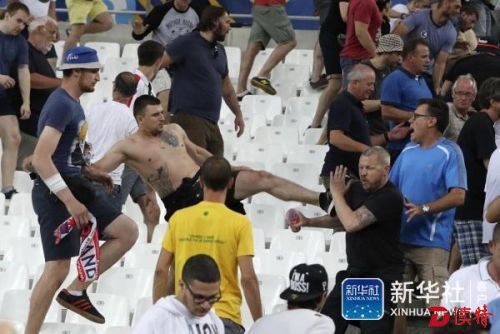 6月11日，在俄罗斯队与英格兰队的比赛后，部分球迷在看台上爆发冲突。