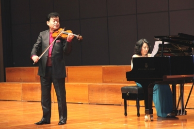 小提琴家盛中国携日本钢琴家妻子来深“琴瑟和鸣”