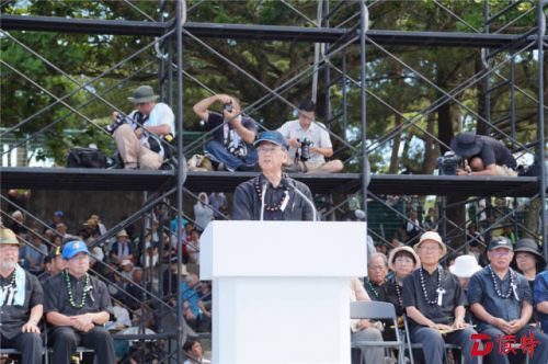 　6月19日，在日本冲绳县首府那霸市一座公园内，冲绳县知事翁长雄志发表讲话。