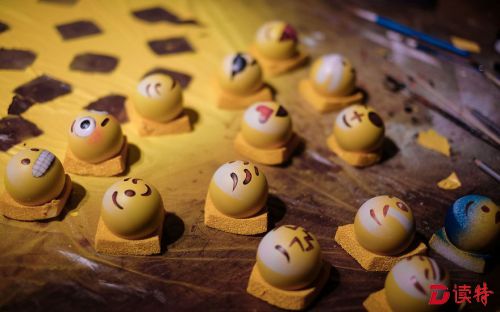 we-made-an-emoji-pool-set-because-why-not-1