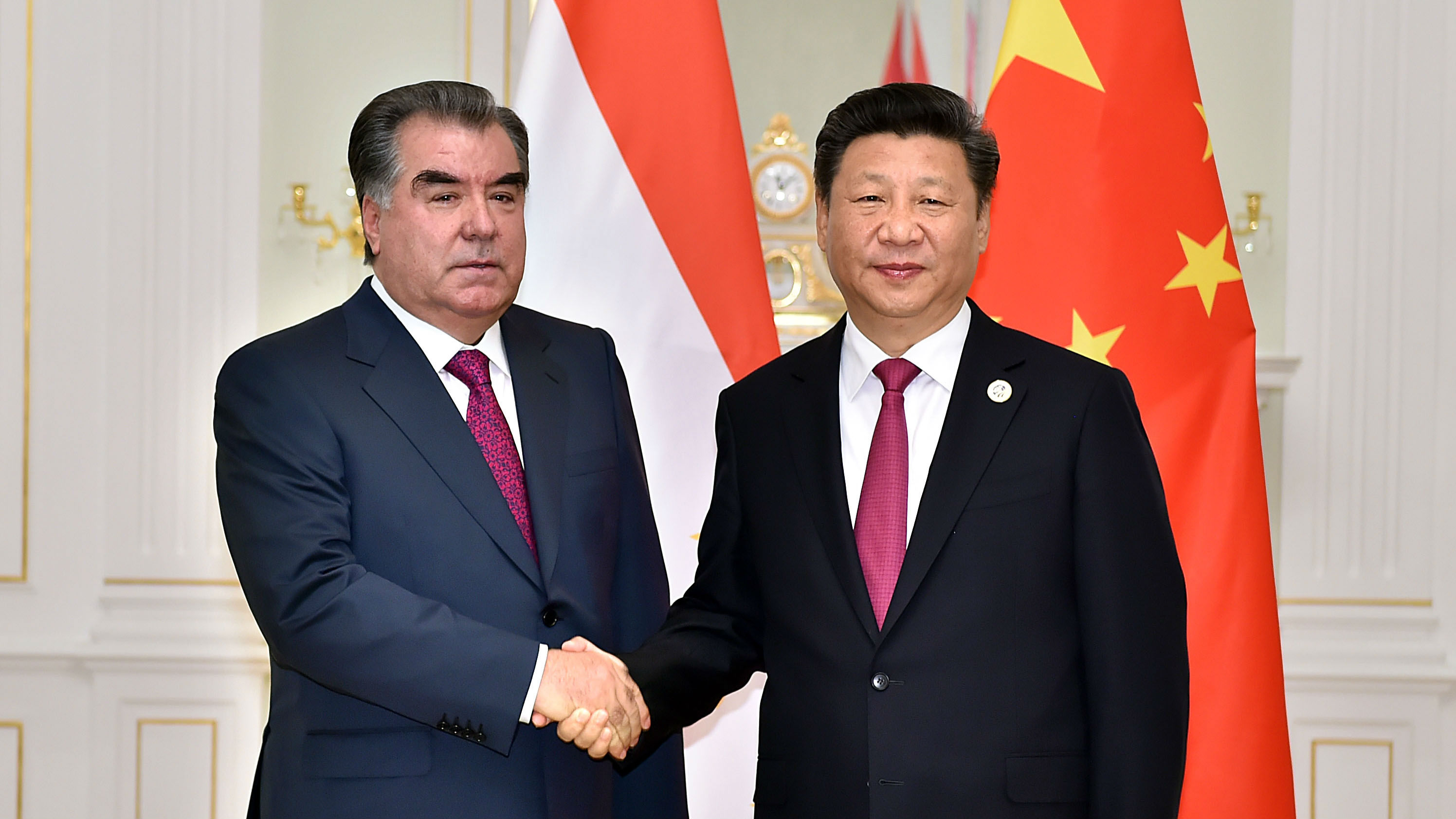 习近平会见塔吉克斯坦总统拉赫蒙