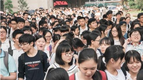 降了！今年全国多地高考分数线大幅下降