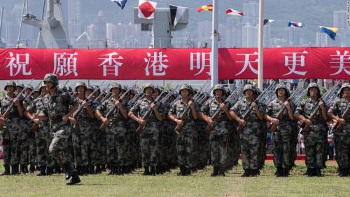 解放军驻港部队“七一”开放军营 2.6万张参观券半天派完