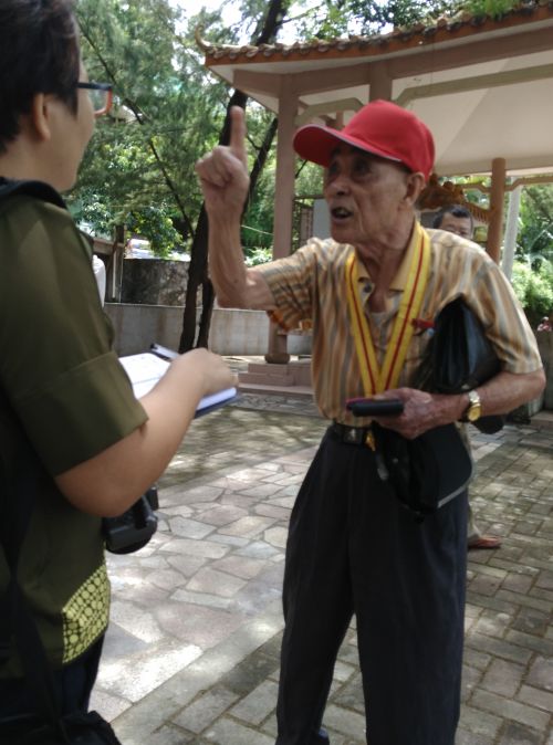 东纵老战士廖来讲述战斗经历。
