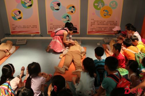 龙华办事处社区开展“户外夏令营活动”