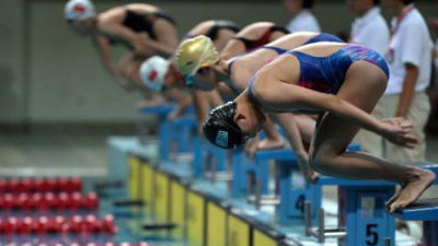 深圳市第九届运动会游泳比赛举行