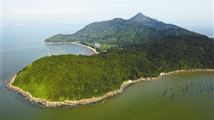 内伶仃海域一小船翻沉  13人落水已10人获救