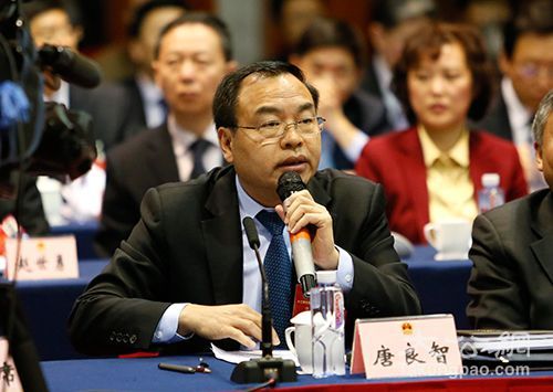 唐良智任成都市委书记