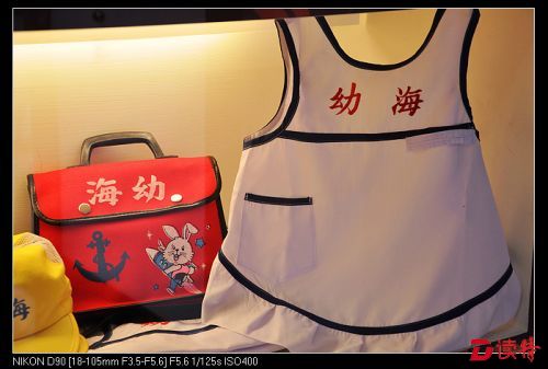 小朋友都是海军的后代。