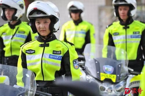 颜值预警！深圳交警女铁骑正封闭训练