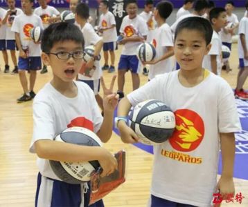 “烈豹-荣耀”篮球训练营正式开营！