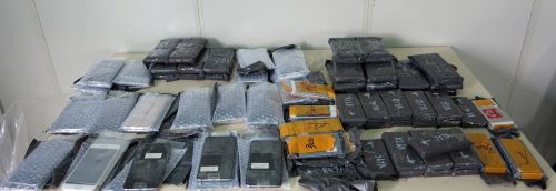 香港海关在落马洲截获走私智能电话
