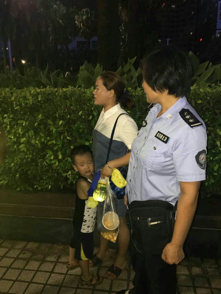 三龄童走失母亲苦寻三小时，她发现了男童……