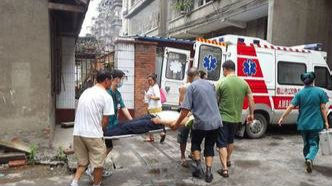 北京120急救来了5个人！家属咋还成了担架工？