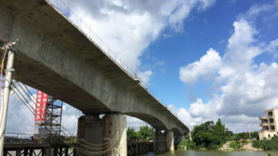 深茂铁路江茂段最长桥梁提前完成架设