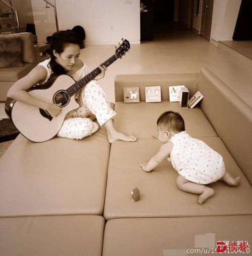 章子怡与女儿醒醒。