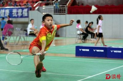 深圳市运会羽毛球比赛争夺激烈