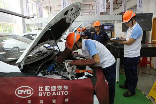 新能源汽车知识与技能大赛在深举行